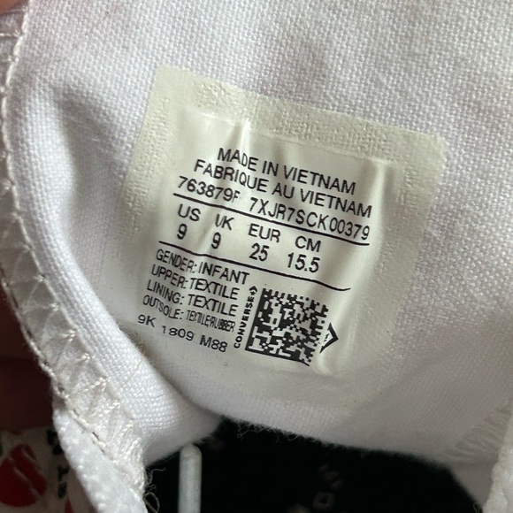 CONVERSE I ❤️ NY toddler size 9 high top canvas shoes - Picture 5 of 7